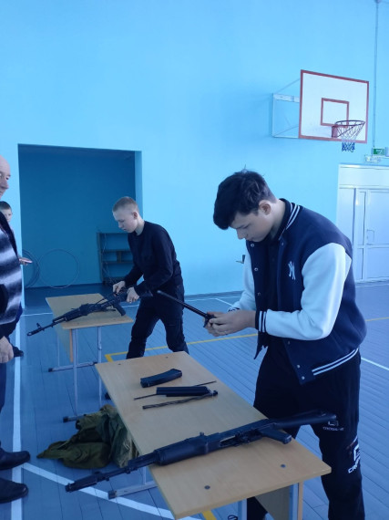 Конкурс «А ну-ка, парни!».